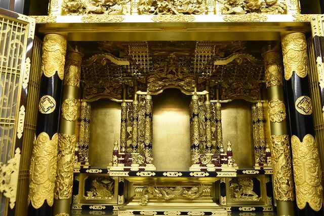 Monumental Otani-ha Guden-Style Gold Butsudan (Jodo Shinshu, Higashi Lineage) — Black Lacquer Exterior, Full Gold Interior — Estate-Scale Architectural Altar Cabinet (Approx. W 124 cm × H 180 cm × D 80 cm)