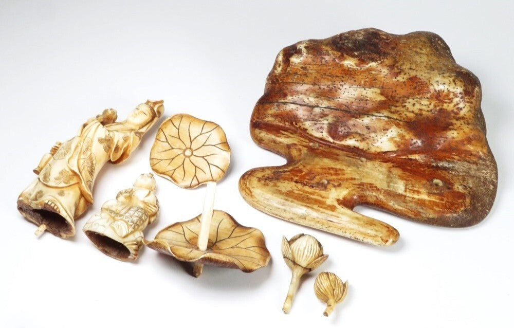 Antique Japanese White Robe Kannon Seicho Carving Lotus Base Meiji Period Sculpture