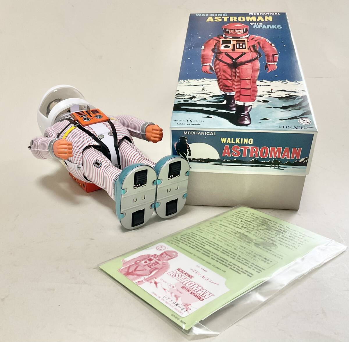 Astroman White Walking Mechanical Tin Robot with Sparks Boxed with Papers Space Age Vintage-Style Collectible (Copy) (Copy) (Copy)