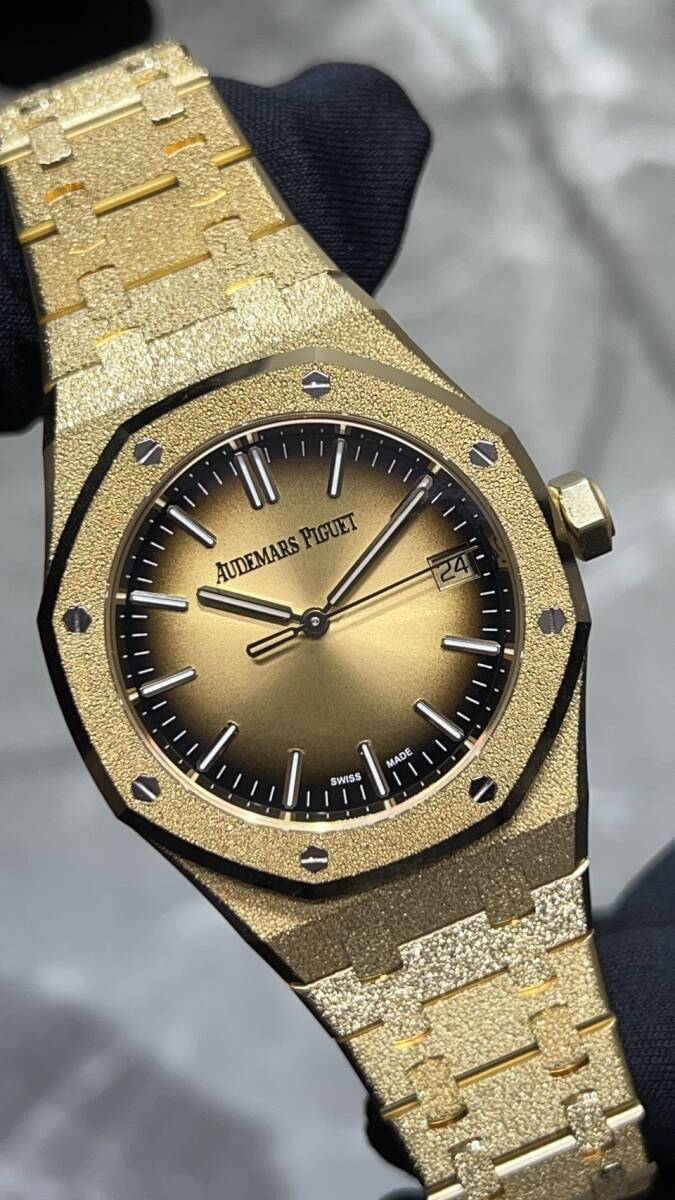 Audemars Piguet Royal Oak Frosted Gold Ref. 15550BA.GG.1356BA.01 · 18K Yellow Gold · Smoked Gold Sunburst Dial · 37mm Automatic · 2024 Full Set