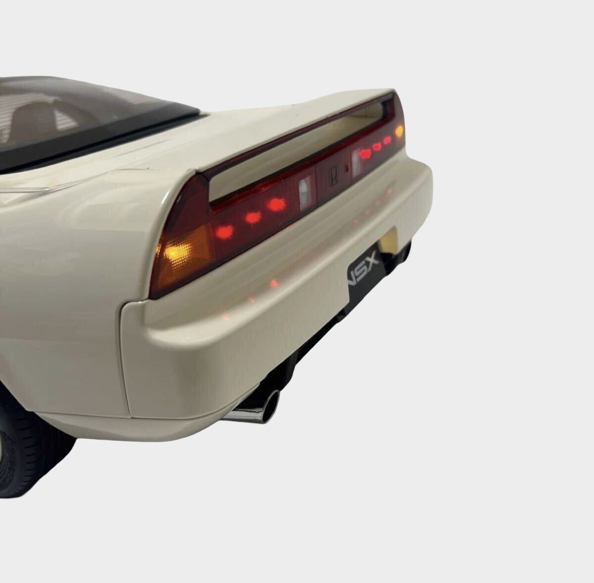 DeAgostini Honda NSX 1/18 Model with Remote Control Lights Opening Hood Detailed Engine Red Interior Display Collectible