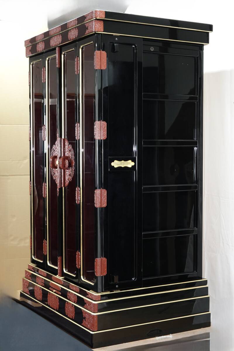 Monumental Three-Way Opening Gold Butsudan Cabinet — Palace-Scale Ritual Architecture, Black Lacquer & Pure-Gold Surface Work, Mother-of-Pearl Detail (183cm)