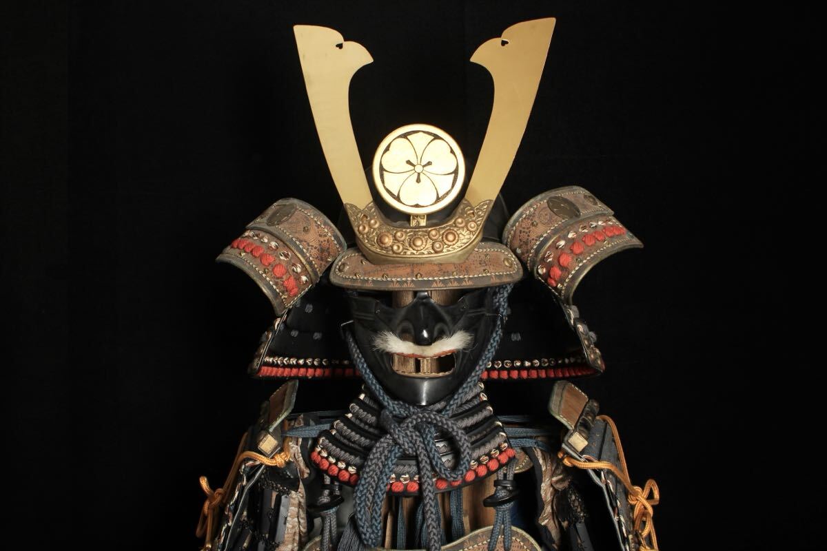 Satsuma-Style Samurai Yoroi Armor Gusoku Display Set — Bold Clan Aesthetic, Collector Showcase