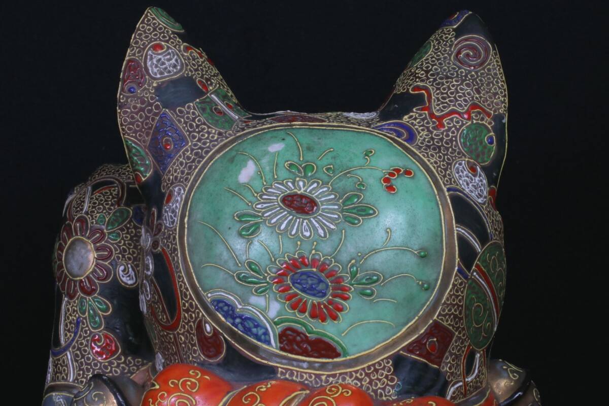 Monumental Kutani Ware Maneki-neko — Left-Paw Beckoning Fortune Cat — Large Hand-Painted Ceramic Sculpture (43 cm)