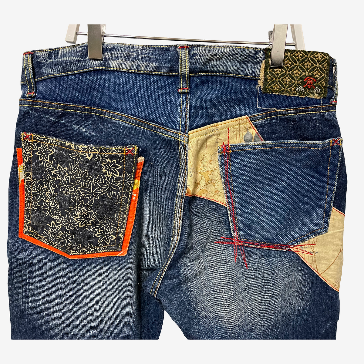 Vaqueros ETERNAL Bitchū Kurashiki Kōbō KURA 25405 de patchwork wagara chirimen, fabricados en Japón, finales de los años 2000, talla 32