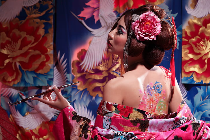 Navigating Elegance: Maiko, Geisha, and Oiran - Unveiling the Distinctions