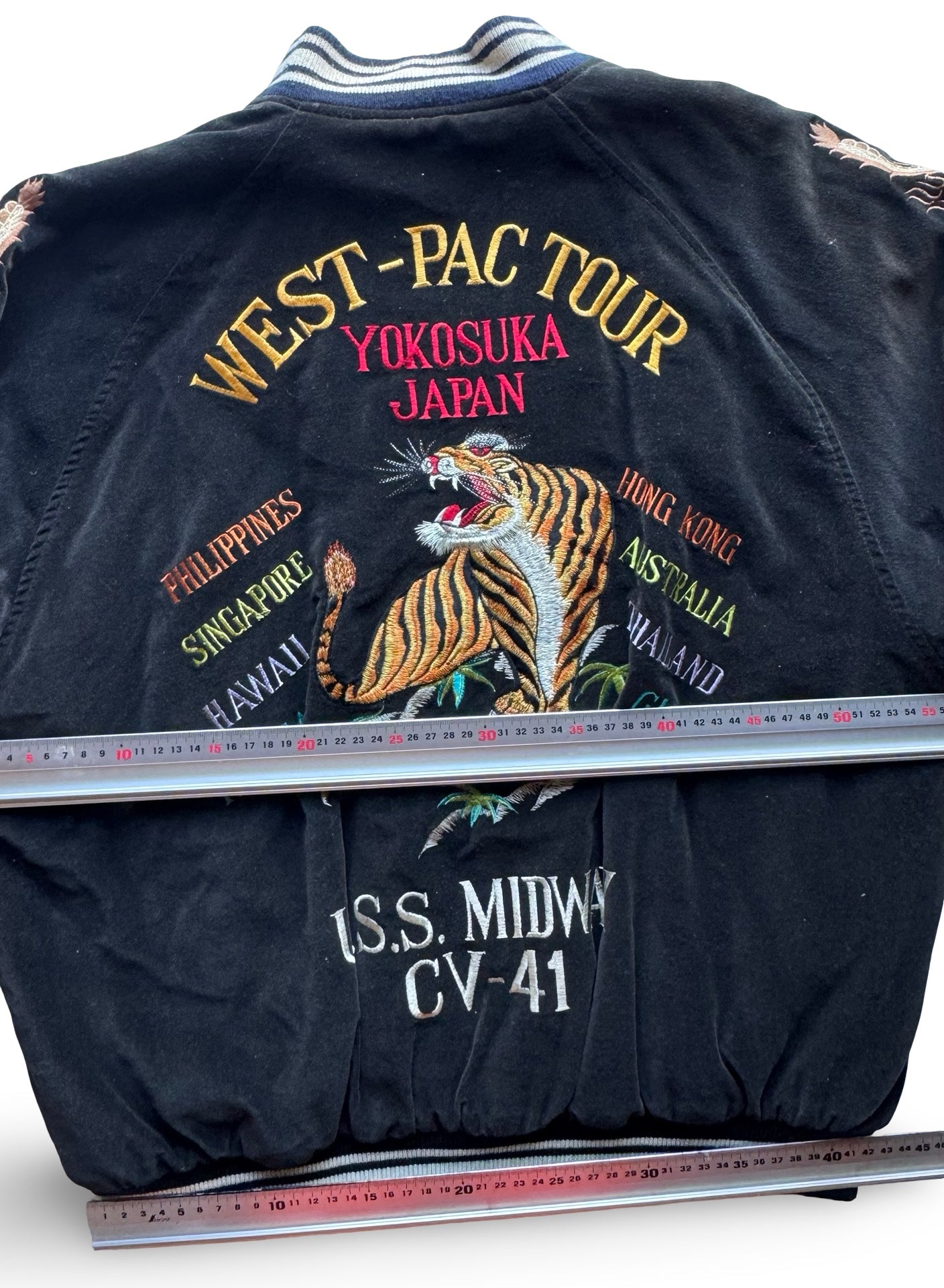 Vintage West-Pac Tour Sukajan Jacket – USS Midway CV-41 Tiger & Dragon Embroidery – Yokosuka Souvenir Sukajan (Velveteen)