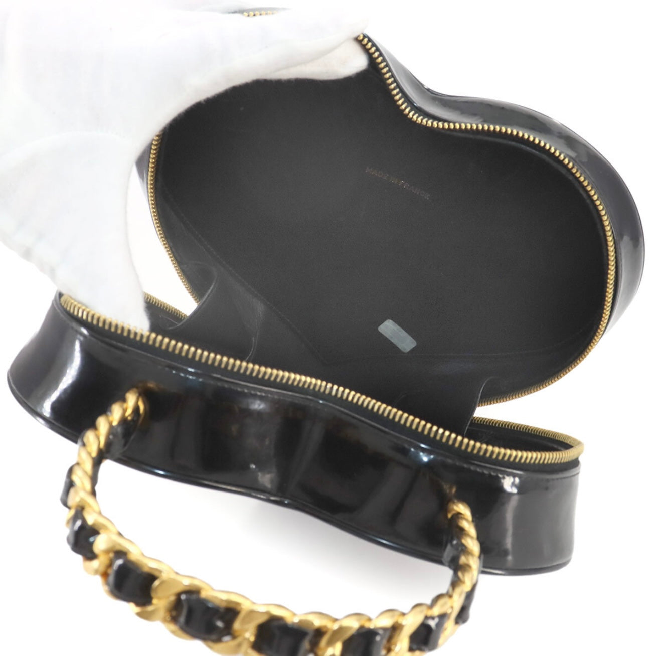 CHANEL Vintage Matelassé Heart Vanity Bag – Black × White Enamel with Gold Hardware – Iconic CC Logo, Rare Collectible 90261096