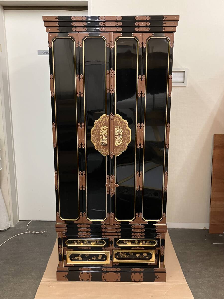 Otani-ha Guden-Style Gold Butsudan Altar Cabinet — Large-Format Domestic Shrine Architecture (109h x 104w x 47d cm) — Estate / Temple Annex Scale