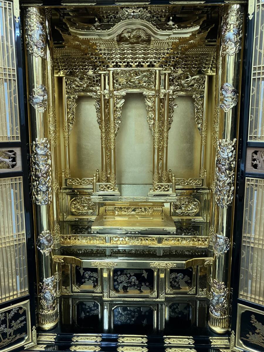 Otani-ha Guden-Style Gold Butsudan Altar Cabinet — Large-Format Domestic Shrine Architecture (109h x 104w x 47d cm) — Estate / Temple Annex Scale
