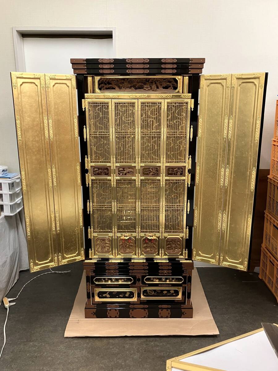 Otani-ha Guden-Style Gold Butsudan Altar Cabinet — Large-Format Domestic Shrine Architecture (109h x 104w x 47d cm) — Estate / Temple Annex Scale