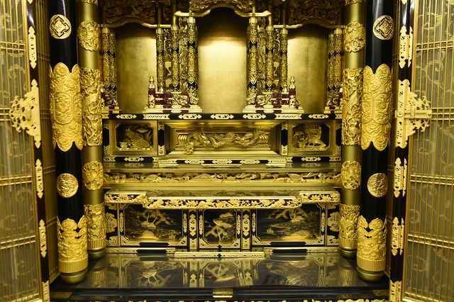 Monumental Otani-ha Guden-Style Gold Butsudan (Jodo Shinshu, Higashi Lineage) — Black Lacquer Exterior, Full Gold Interior — Estate-Scale Architectural Altar Cabinet (Approx. W 124 cm × H 180 cm × D 80 cm)