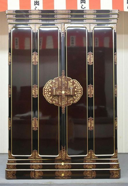 Monumental Otani-ha Guden-Style Gold Butsudan (Jodo Shinshu, Higashi Lineage) — Black Lacquer Exterior, Full Gold Interior — Estate-Scale Architectural Altar Cabinet (Approx. W 124 cm × H 180 cm × D 80 cm)