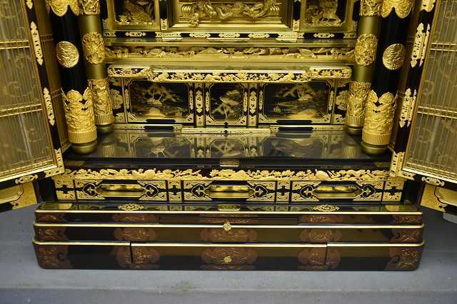 Monumental Otani-ha Guden-Style Gold Butsudan (Jodo Shinshu, Higashi Lineage) — Black Lacquer Exterior, Full Gold Interior — Estate-Scale Architectural Altar Cabinet (Approx. W 124 cm × H 180 cm × D 80 cm)
