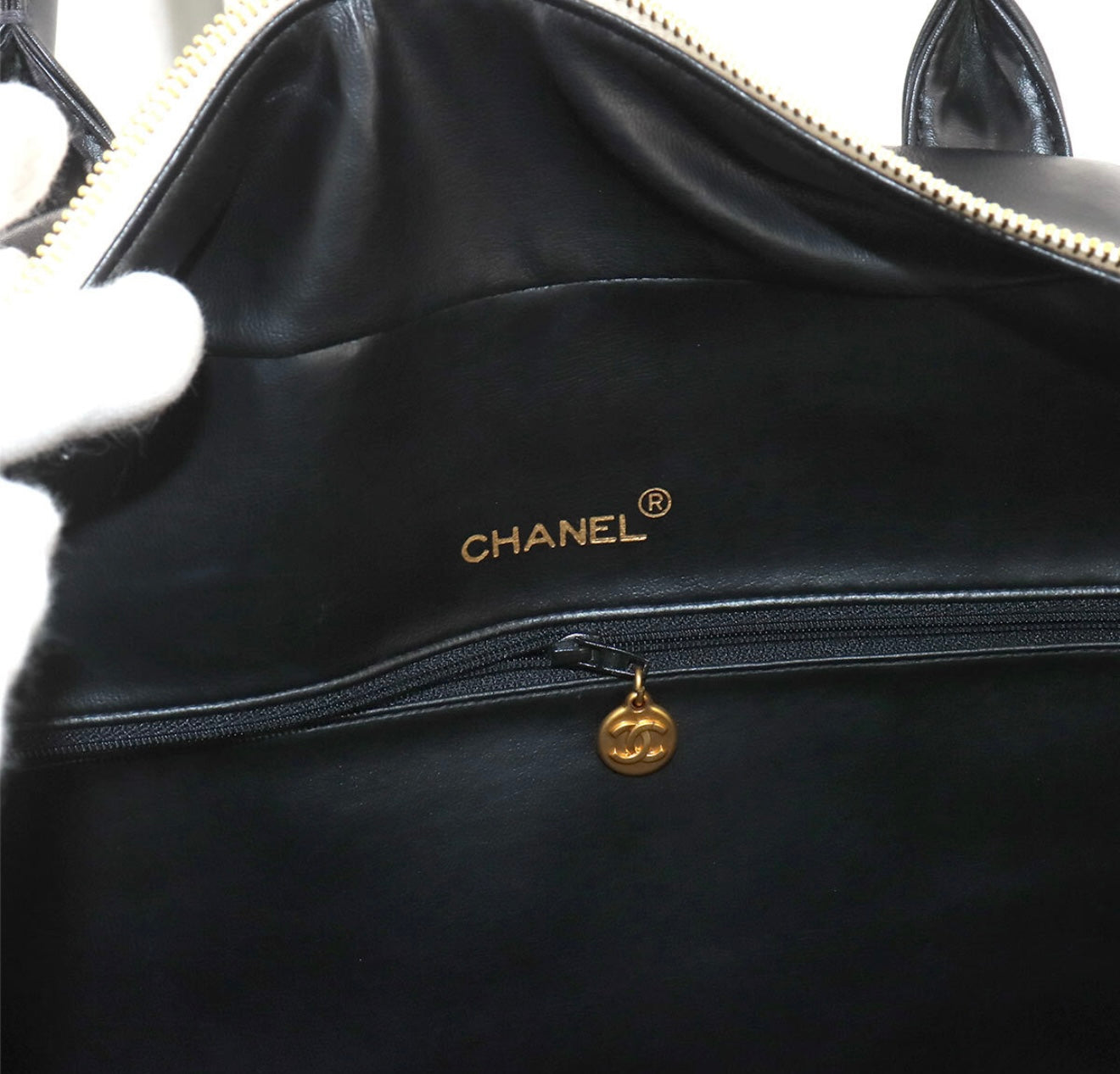 CHANEL Matelassé Logo Boston Bag A05943 Black × White – Vintage Gold Hardware – 1990s Large Quilted Travel Boston Tote – Authentic CHANEL Collector Bag