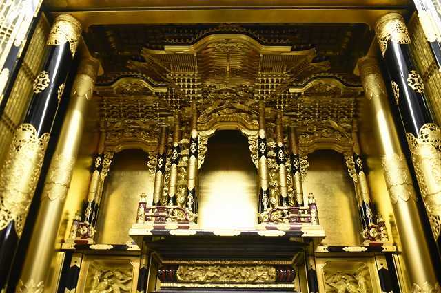 Monumental Otani-ha Guden-Style Gold Butsudan (Jodo Shinshu, Higashi Lineage) — Black Lacquer Exterior, Full Gold Interior — Estate-Scale Architectural Altar Cabinet (122W × 177H × 80D cm)