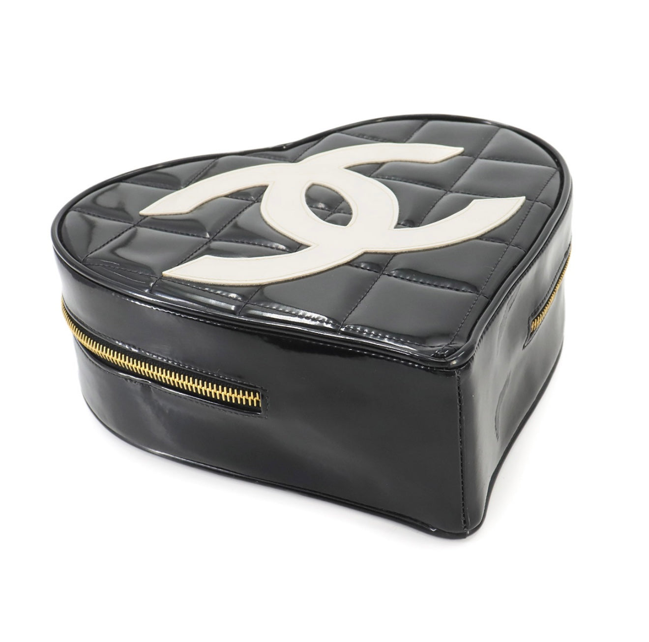 CHANEL Vintage Matelassé Heart Vanity Bag – Black × White Enamel with Gold Hardware – Iconic CC Logo, Rare Collectible 90261096