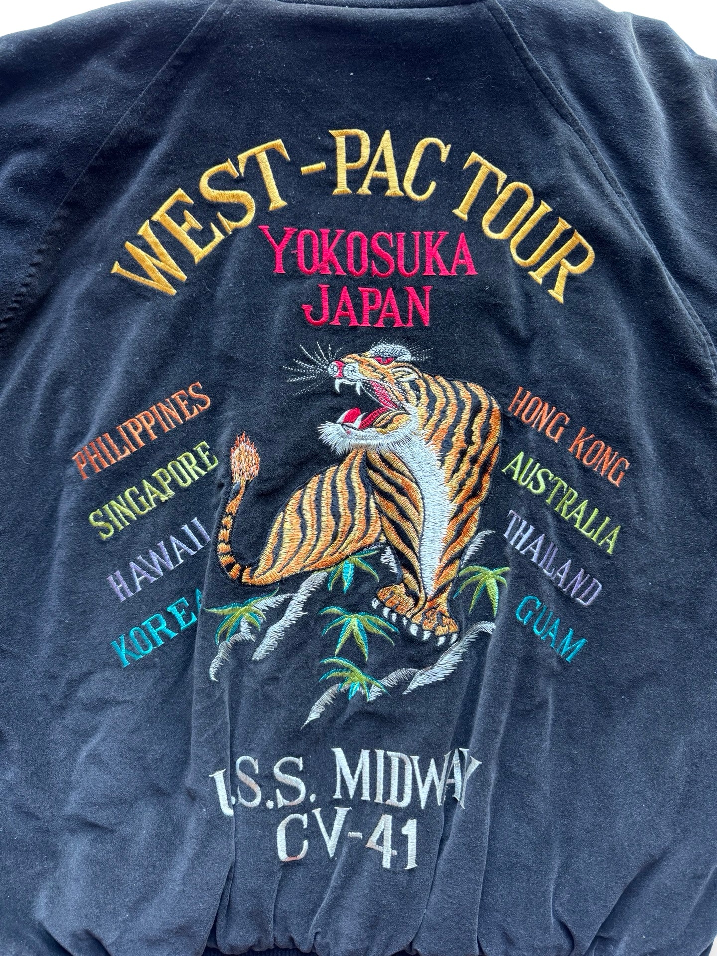 Vintage West-Pac Tour Sukajan Jacket – USS Midway CV-41 Tiger & Dragon Embroidery – Yokosuka Souvenir Sukajan (Velveteen)