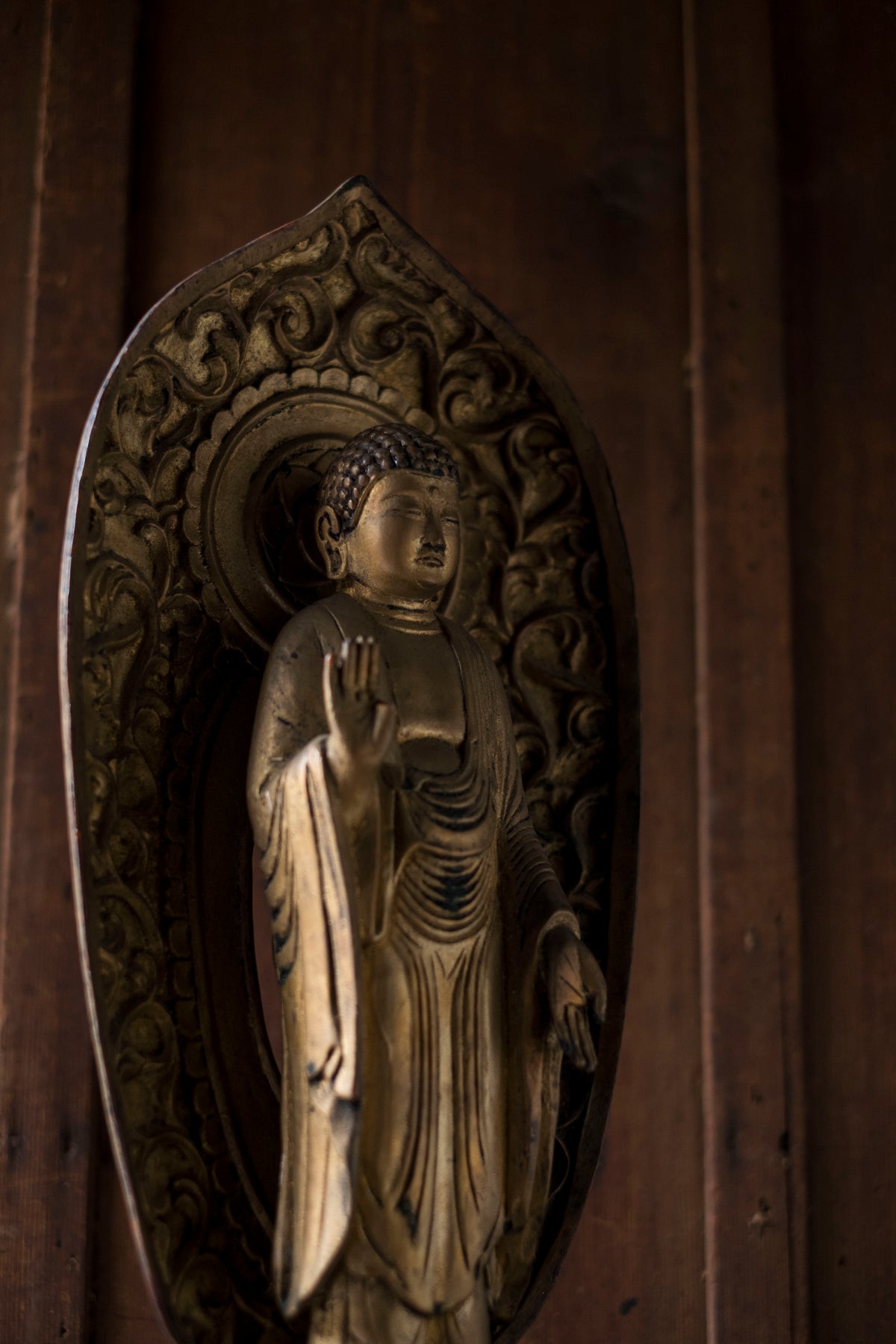 Vintage Japanese Shaka Nyorai Gilt Wood Buddha Statue with Mandorla | 49 cm Shakyamuni Buddhist Sculpture