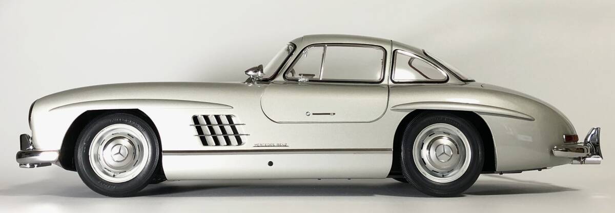 Agora Models 1/8 Mercedes-Benz 300SL Cutaway Display Model — Oversized Die-Cast Build, USB Power Mod, Coated Finish