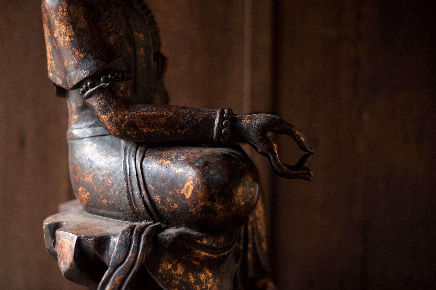 Monumental Seated Bodhisattva Figure (Guanyin  Avalokiteshvara, Royal Ease Pose) — Chinese  Sino-Tibetan School (Assessment)