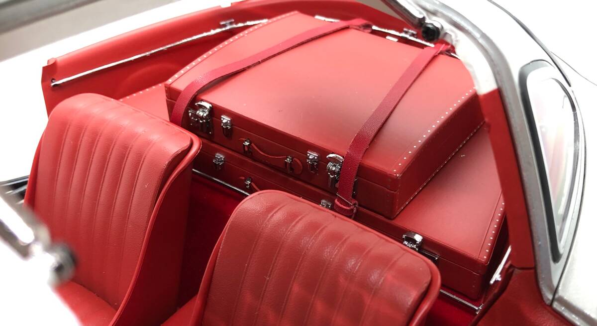Agora Models 1/8 Mercedes-Benz 300SL Cutaway Display Model — Oversized Die-Cast Build, USB Power Mod, Coated Finish