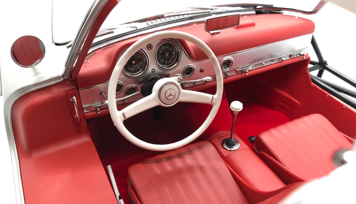 Agora Models 1/8 Mercedes-Benz 300SL Cutaway Display Model — Oversized Die-Cast Build, USB Power Mod, Coated Finish