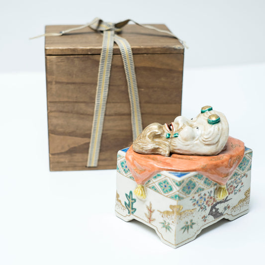 Antique Japanese Kutani Style Rojin Noh Mask Kogo Incense Box Porcelain Okimono with Wooden Tomobako
