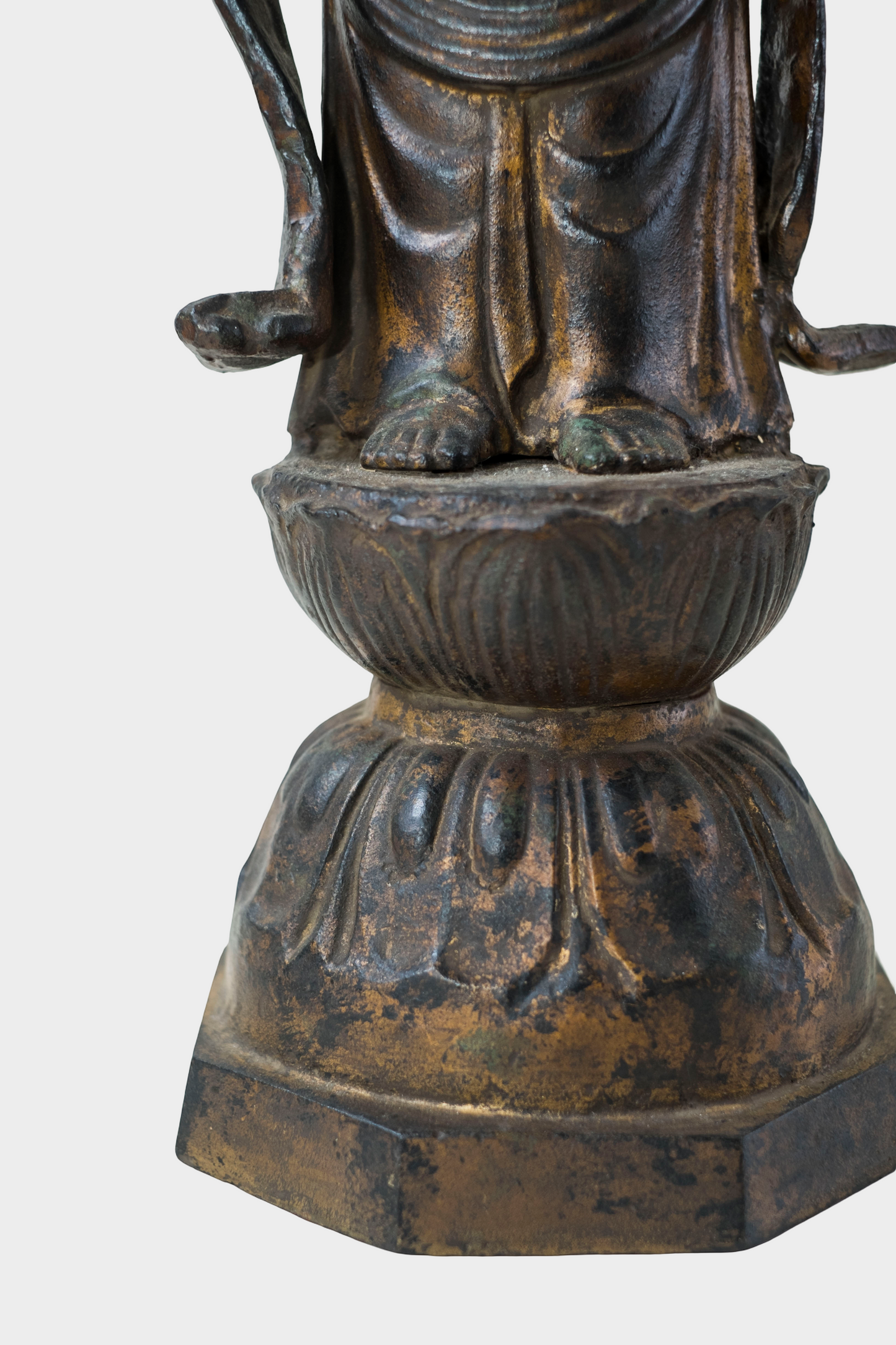 Japanese Bronze Kannon Bodhisattva Statue – Standing Avalokiteshvara with Lotus Bud, Mandorla Halo – Antique Buddhist Art Sculpture