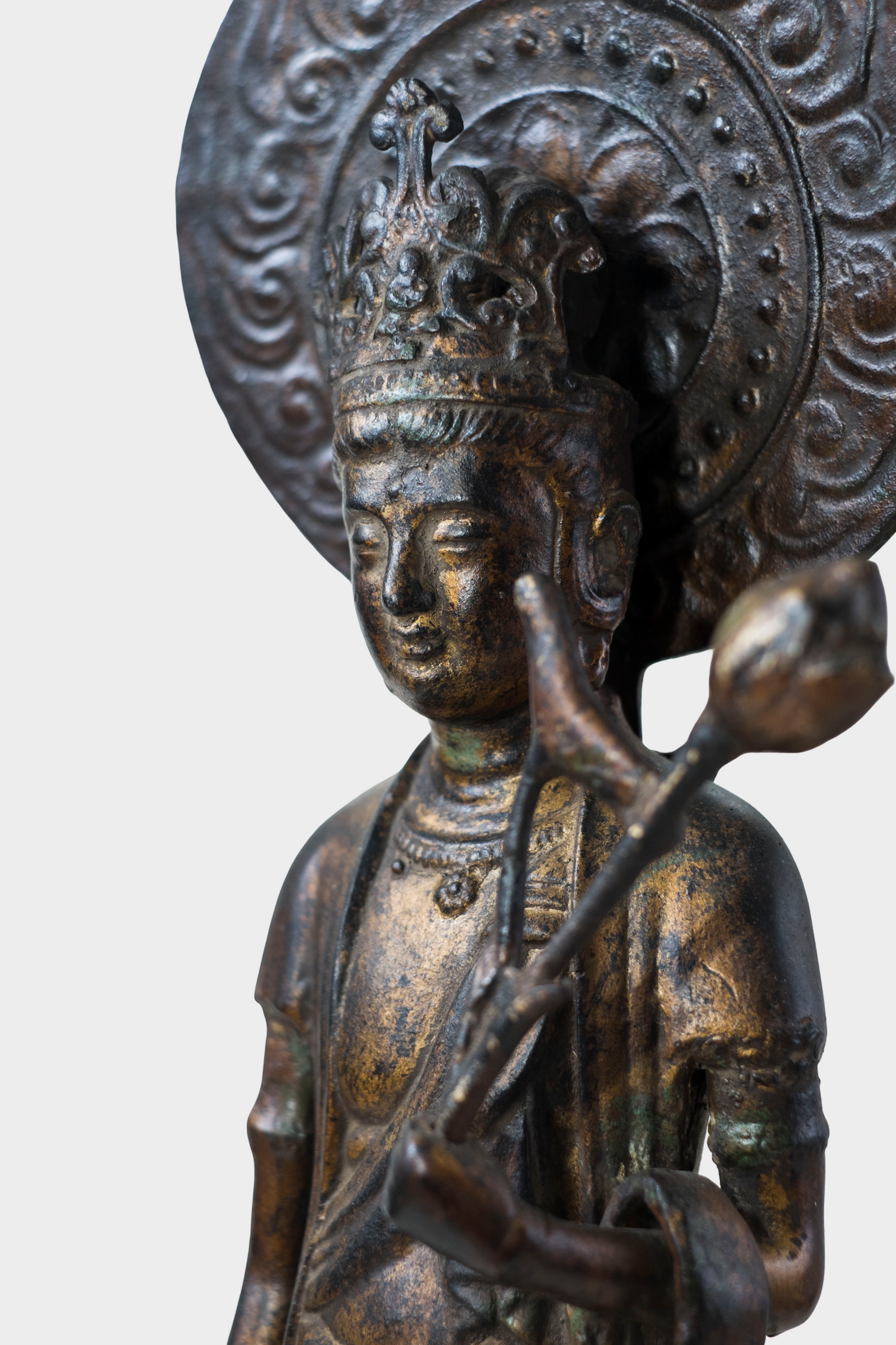 Japanese Bronze Kannon Bodhisattva Statue – Standing Avalokiteshvara with Lotus Bud, Mandorla Halo – Antique Buddhist Art Sculpture