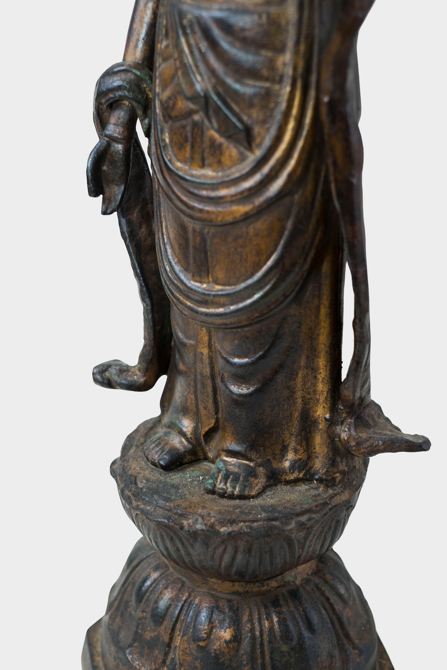 Japanese Bronze Kannon Bodhisattva Statue – Standing Avalokiteshvara with Lotus Bud, Mandorla Halo – Antique Buddhist Art Sculpture
