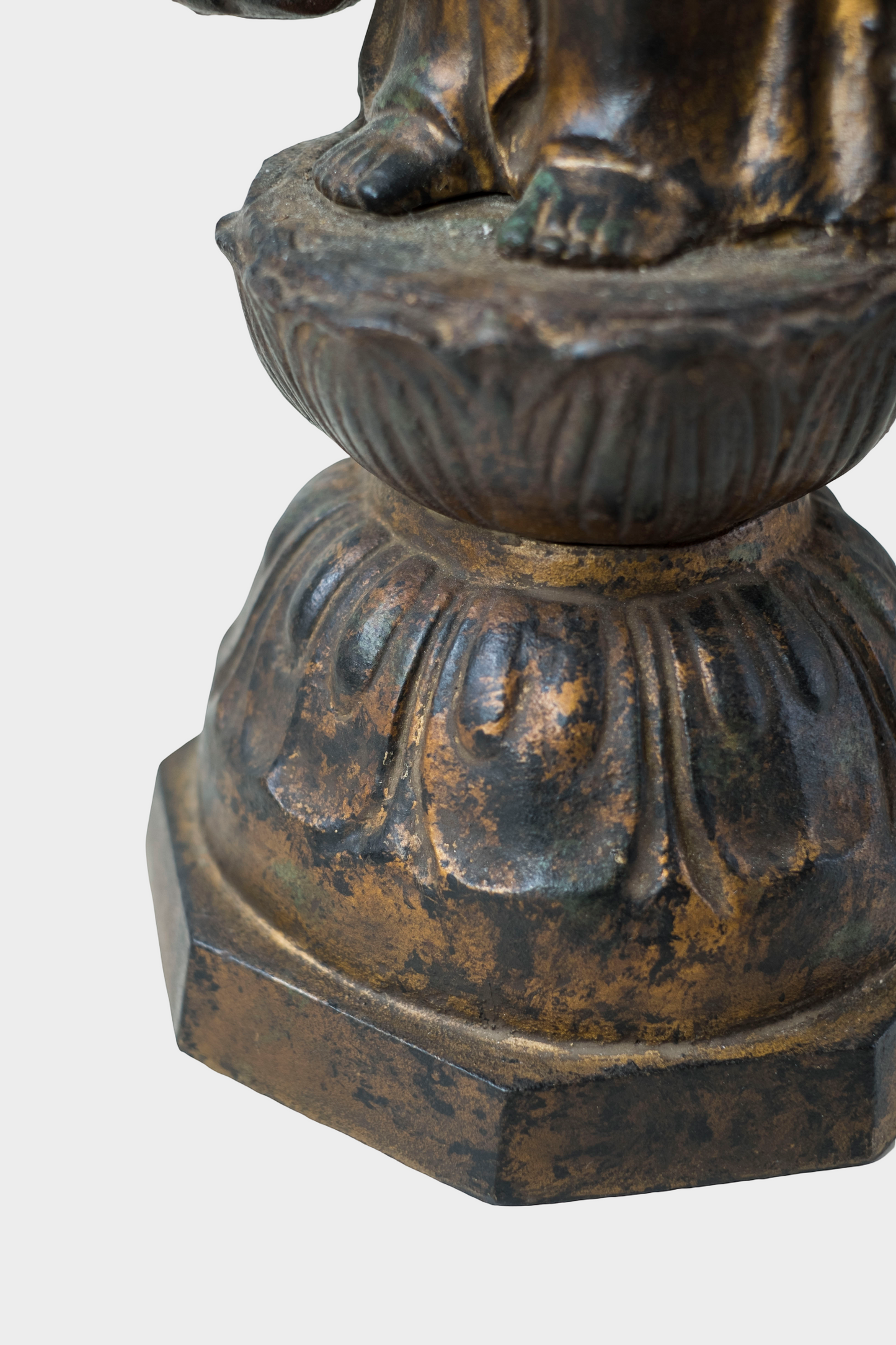 Japanese Bronze Kannon Bodhisattva Statue – Standing Avalokiteshvara with Lotus Bud, Mandorla Halo – Antique Buddhist Art Sculpture