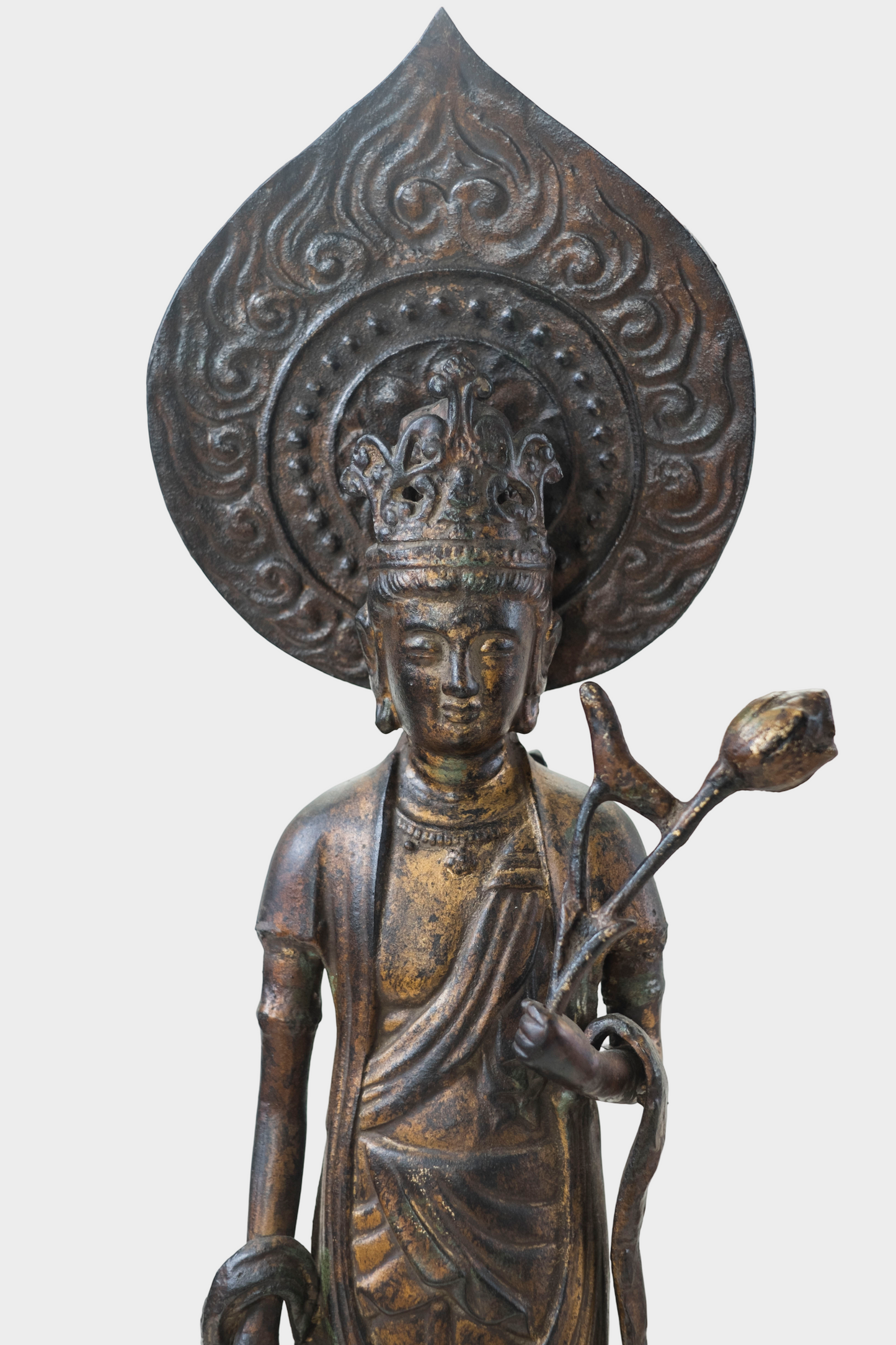Japanese Bronze Kannon Bodhisattva Statue – Standing Avalokiteshvara with Lotus Bud, Mandorla Halo – Antique Buddhist Art Sculpture