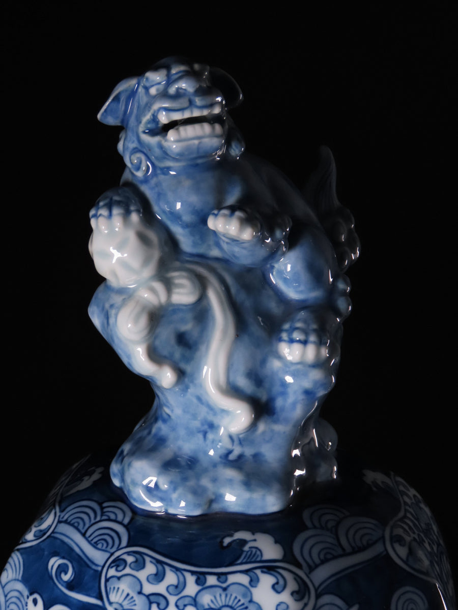 Arita Ware Monumental Lidded Jar — 6th Generation Tatebayashi Gengorō — Sometsuke Lion, Rabbit & Auspicious Motifs — 64cm Museum-Scale Masterwork