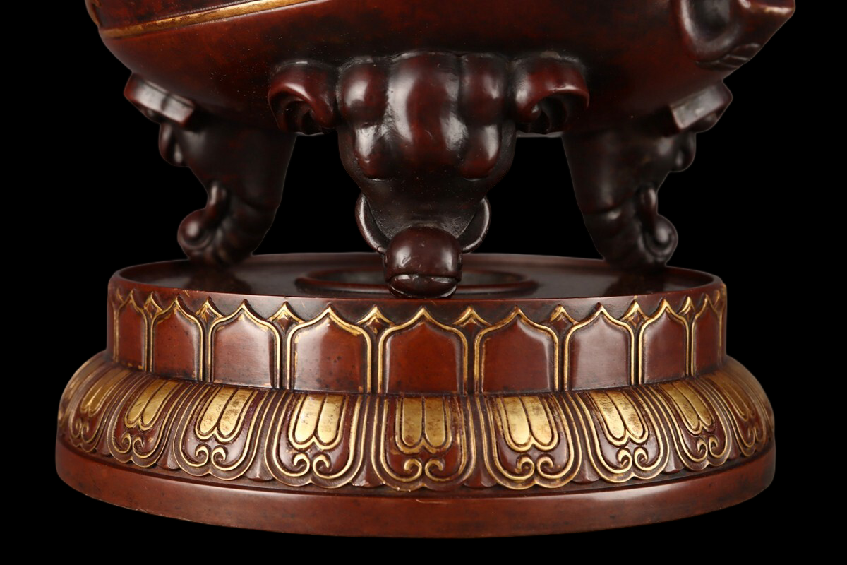 Antique-Style Chinese Gilt-Relief Bronze Tripod Incense Burner with Elephant Handles & Tiger Medallion Lidded Censer 33cm