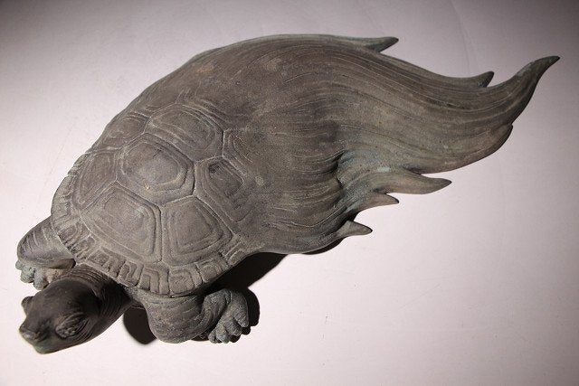 Resonating Japanese Iron Turtle (Kame) Okimono — Symbol of Longevity and Stability