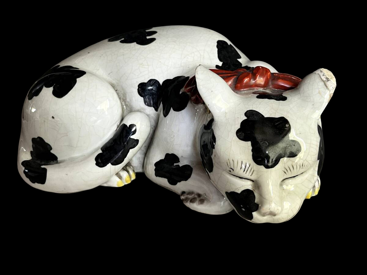Antique Japanese Sleeping Cat Okimono — Black & White “Cow Cat” Ceramic Figure — Hand-Painted Lucky Cat Ornament, Edo-Meiji Taste