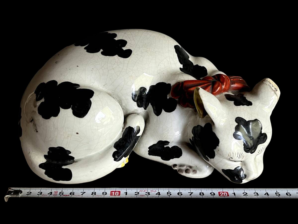 Antique Japanese Sleeping Cat Okimono — Black & White “Cow Cat” Ceramic Figure — Hand-Painted Lucky Cat Ornament, Edo-Meiji Taste