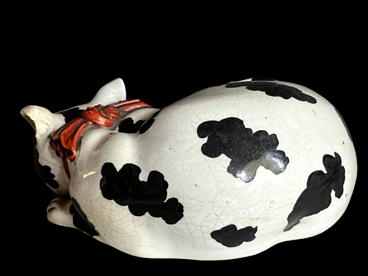 Antique Japanese Sleeping Cat Okimono — Black & White “Cow Cat” Ceramic Figure — Hand-Painted Lucky Cat Ornament, Edo-Meiji Taste