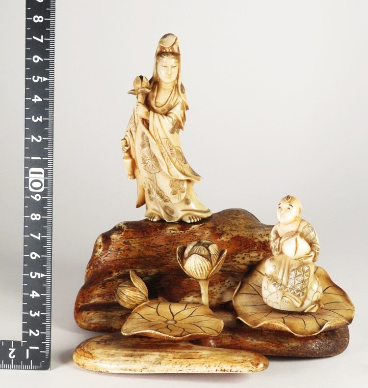 Antique Japanese White Robe Kannon Seicho Carving Lotus Base Meiji Period Sculpture