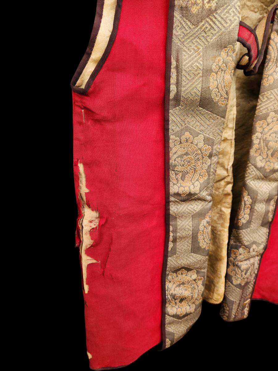 Edo Period Antique Samurai Jinbaori Battle Surcoat | Crimson Wool-Style Outer with Gold Brocade Lining | Command Coat Over Armor | Museum Display Textile