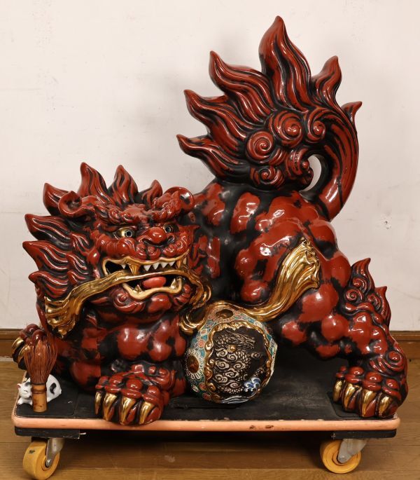 Architectural-Scale Kutani Shishi Guardian Okimono — Polychrome Enamel Ceramic, Floor-Standing Display Object, Japan