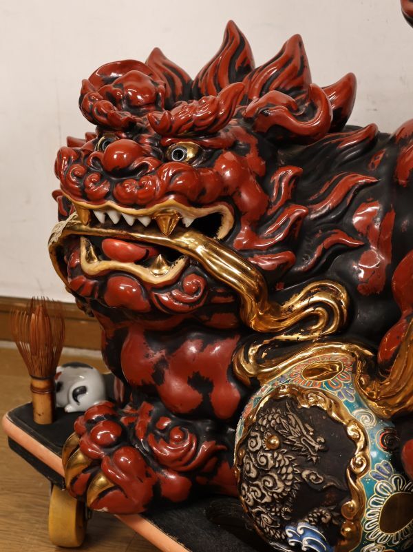 Architectural-Scale Kutani Shishi Guardian Okimono — Polychrome Enamel Ceramic, Floor-Standing Display Object, Japan