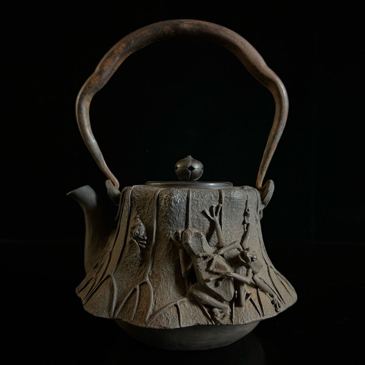Architectural Relief "Frog" Motif Cast Iron Tetsubin — Copper Lid Tea Kettle — Large-Scale Japanese Iron Teaware Vessel