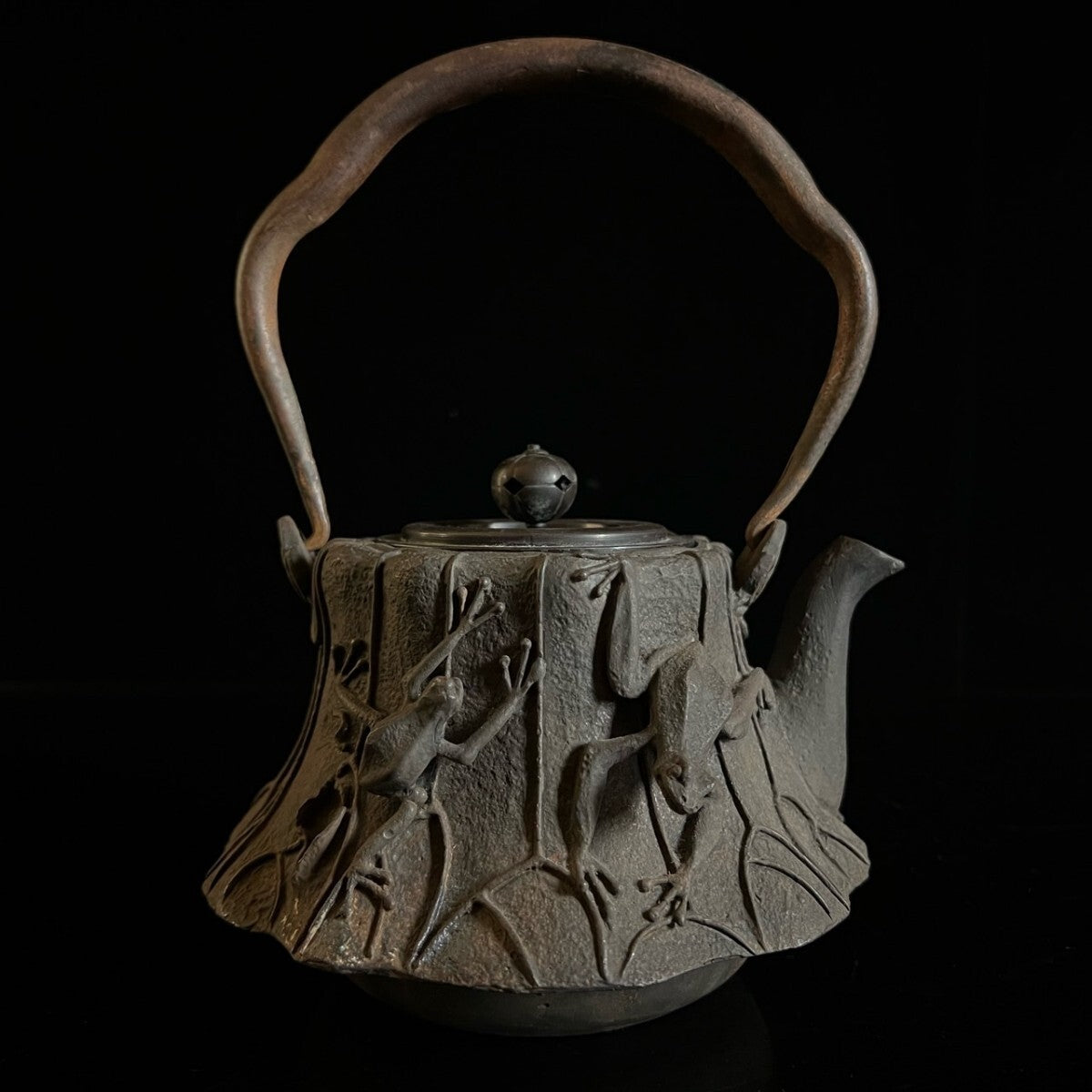 Architectural Relief "Frog" Motif Cast Iron Tetsubin — Copper Lid Tea Kettle — Large-Scale Japanese Iron Teaware Vessel