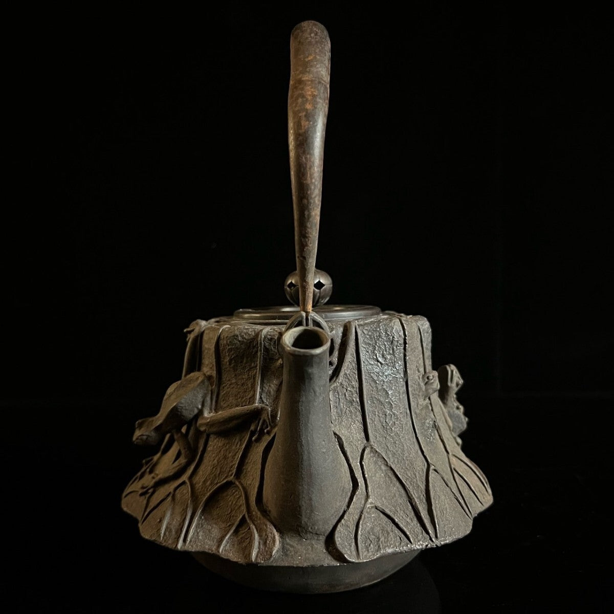 Architectural Relief "Frog" Motif Cast Iron Tetsubin — Copper Lid Tea Kettle — Large-Scale Japanese Iron Teaware Vessel
