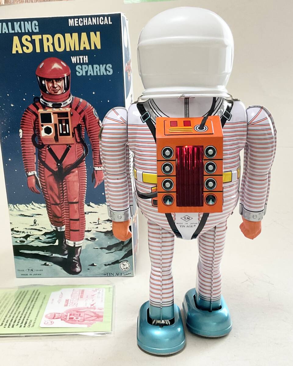 Astroman White Walking Mechanical Tin Robot with Sparks Boxed with Papers Space Age Vintage-Style Collectible (Copy) (Copy) (Copy)