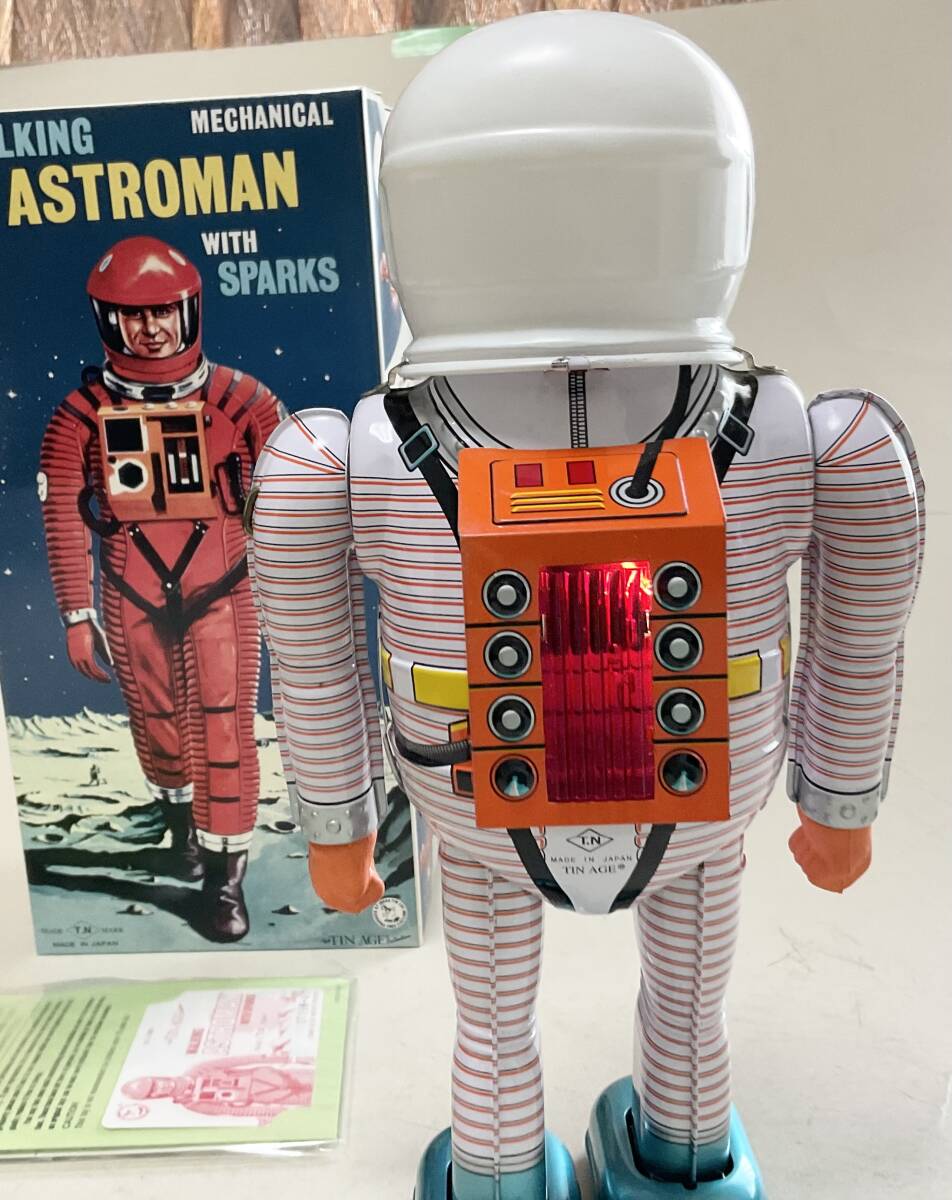 Astroman White Walking Mechanical Tin Robot with Sparks Boxed with Papers Space Age Vintage-Style Collectible (Copy) (Copy) (Copy)