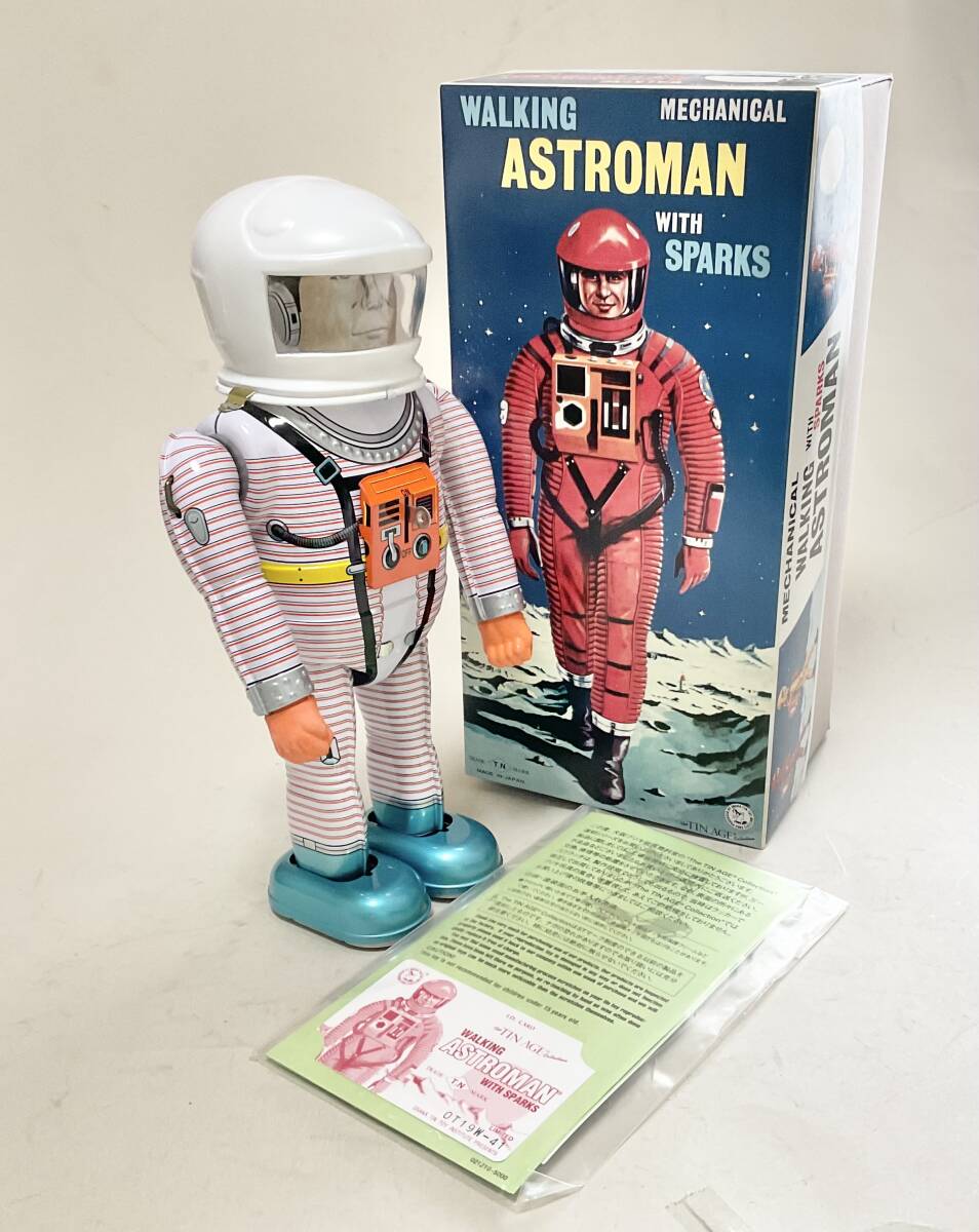 Astroman White Walking Mechanical Tin Robot with Sparks Boxed with Papers Space Age Vintage-Style Collectible (Copy) (Copy) (Copy)