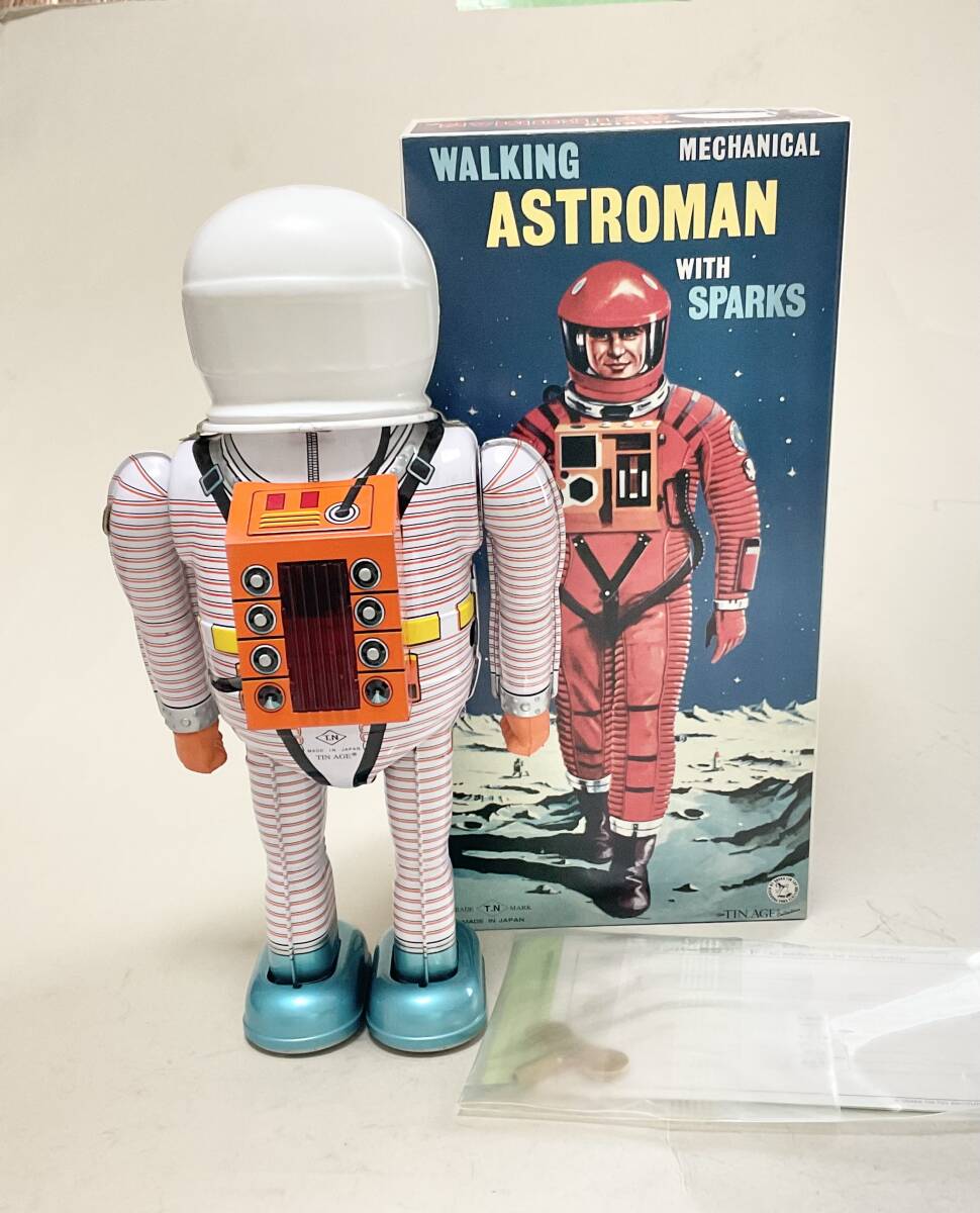 Astroman White Walking Mechanical Tin Robot with Sparks Boxed with Papers Space Age Vintage-Style Collectible (Copy) (Copy) (Copy)